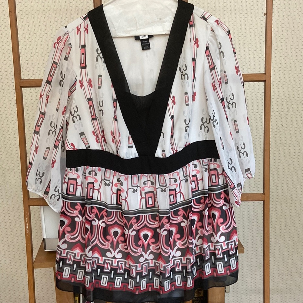 Pink and black top. Nice top for work or dinner.